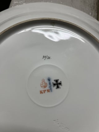 Imperial Porcelain Plate, iron cross with crown and the date 1914 in the center surrounded by oak leaves