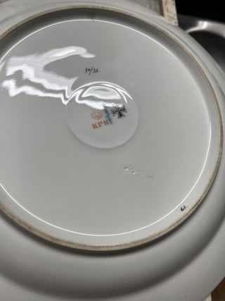 Imperial Porcelain Plate, iron cross with crown and the date 1914 in the center surrounded by oak leaves